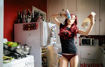 ֽ���ƾ���ô����Ƶ�����Ƹ�һ������Ů��ͨ��4�� ������в������ٱ�...